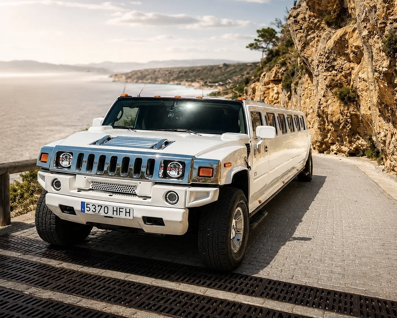 Hummer stretch limousine with chauffeur in Palma de Mallorca — photo 4